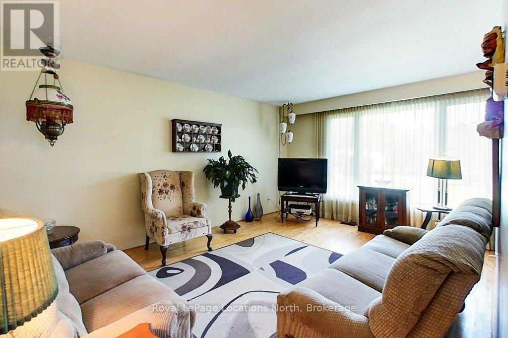 151 Gardiner Street, Meaford, Ontario  N4L 1X6 - Photo 9 - X12403824