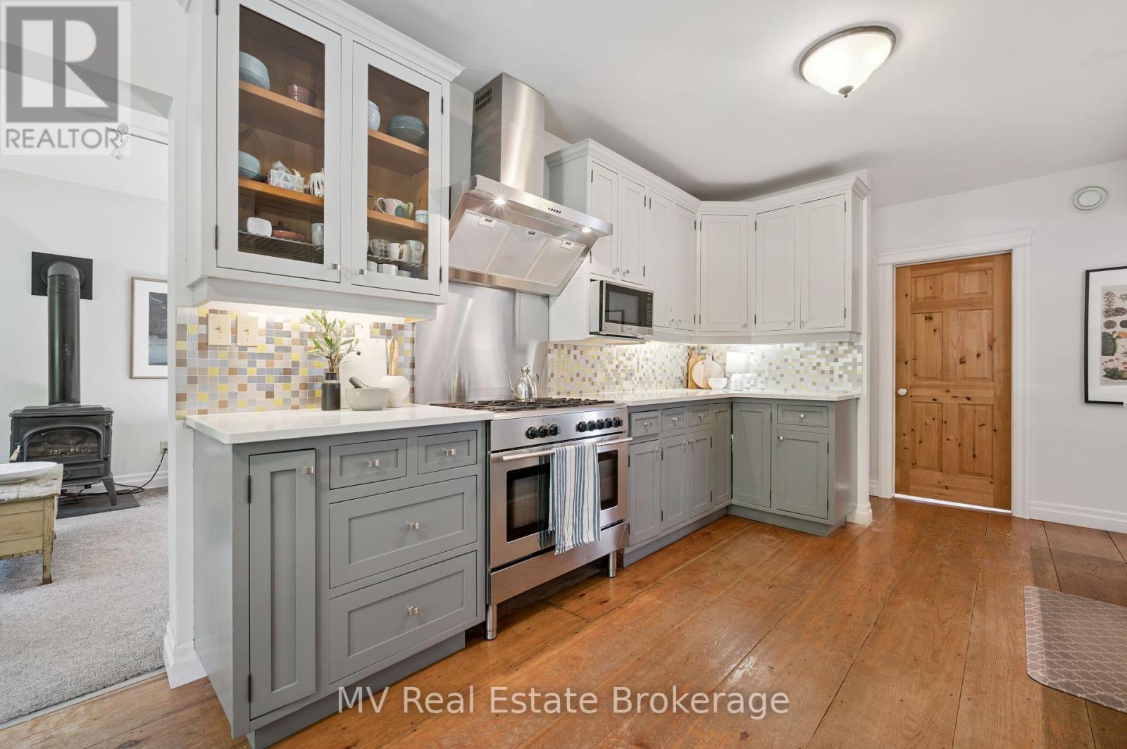 322 North Street, Centre Wellington (Elora/salem), Ontario  N0B 1S0 - Photo 10 - X12403880