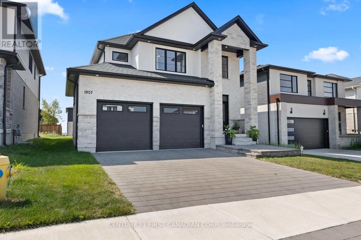 1907 Fountain Grass Drive, London South, Ontario  N6K 0M2 - Photo 2 - X12403871