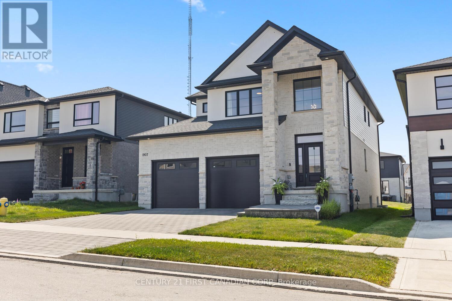 1907 Fountain Grass Drive, London South, Ontario  N6K 0M2 - Photo 3 - X12403871
