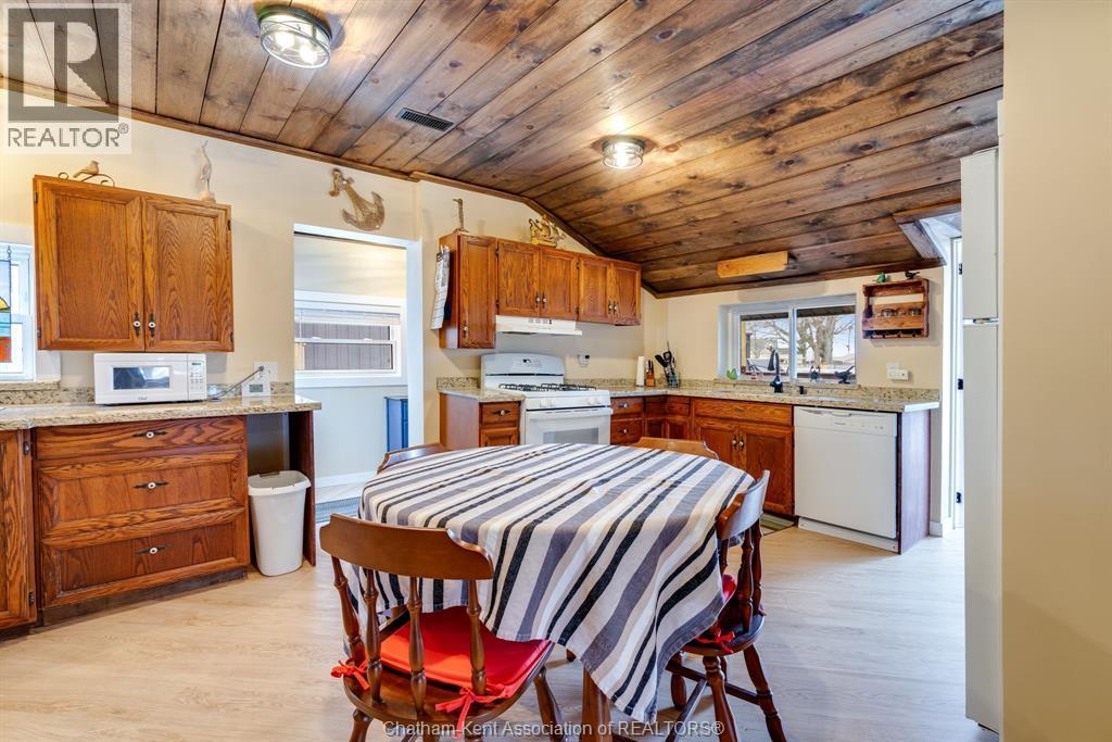 1040 Kerr Avenue, Erieau, Ontario  N0P 1N0 - Photo 6 - 25022992