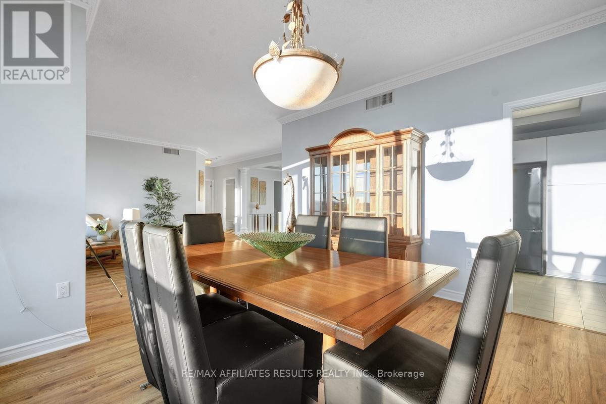 1906 - 1480 Riverside Drive, Ottawa, Ontario  K1G 5H2 - Photo 10 - X12403960