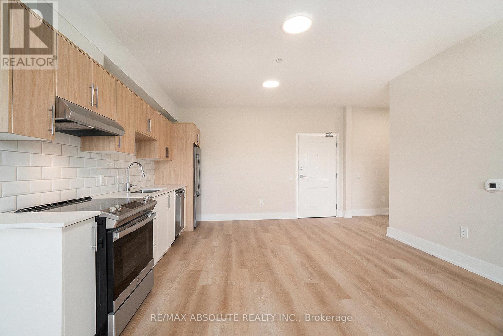 210 - 12 Thomas Street S, Arnprior, Ontario  K7S 2J1 - Photo 7 - X12403999