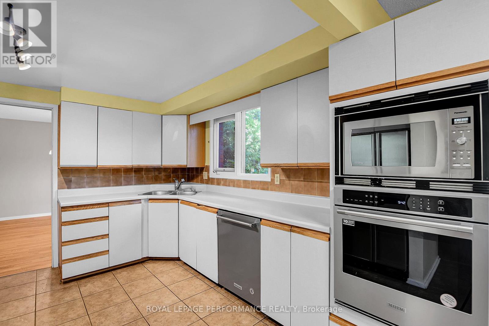 59 Leacock Drive, Ottawa, Ontario  K2K 1S4 - Photo 11 - X12404007