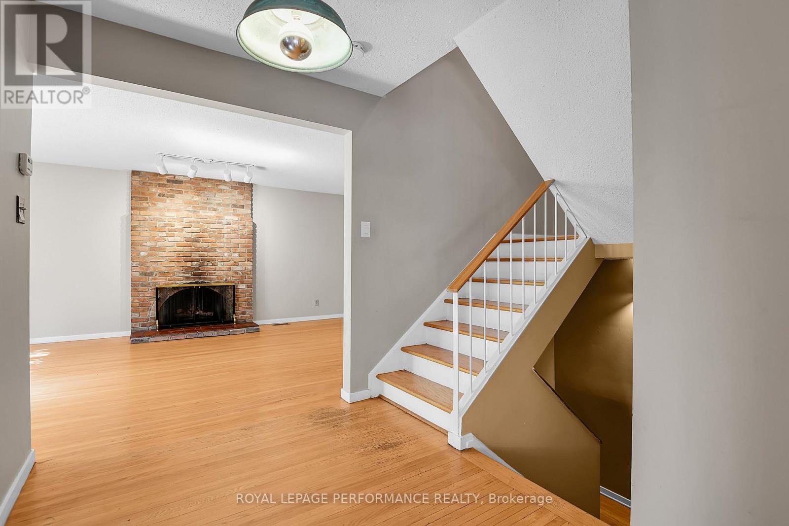59 Leacock Drive, Ottawa, Ontario  K2K 1S4 - Photo 4 - X12404007
