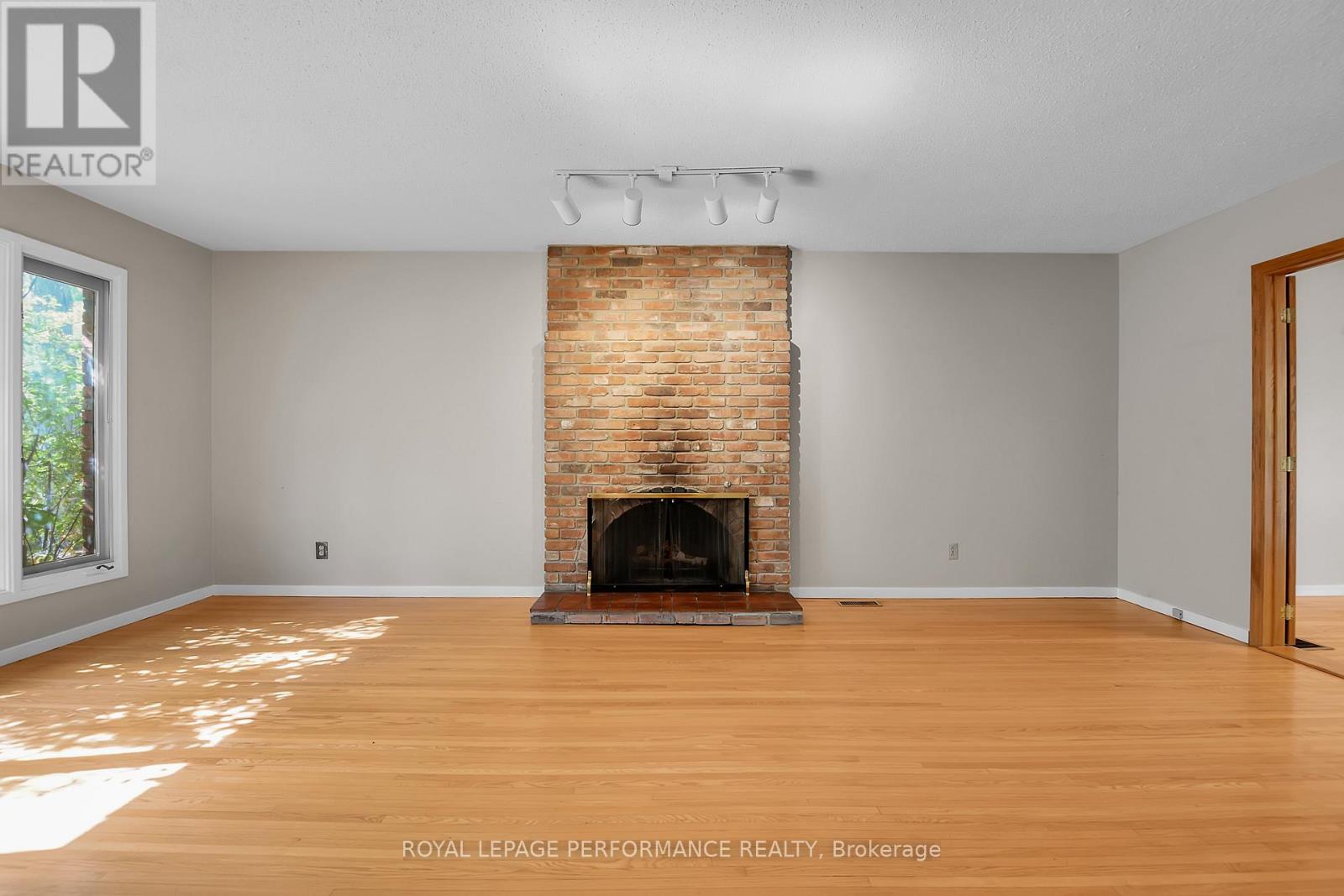 59 Leacock Drive, Ottawa, Ontario  K2K 1S4 - Photo 5 - X12404007