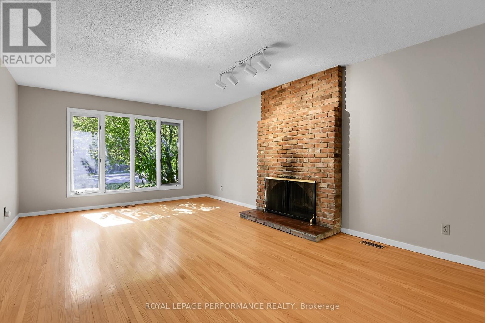 59 Leacock Drive, Ottawa, Ontario  K2K 1S4 - Photo 6 - X12404007