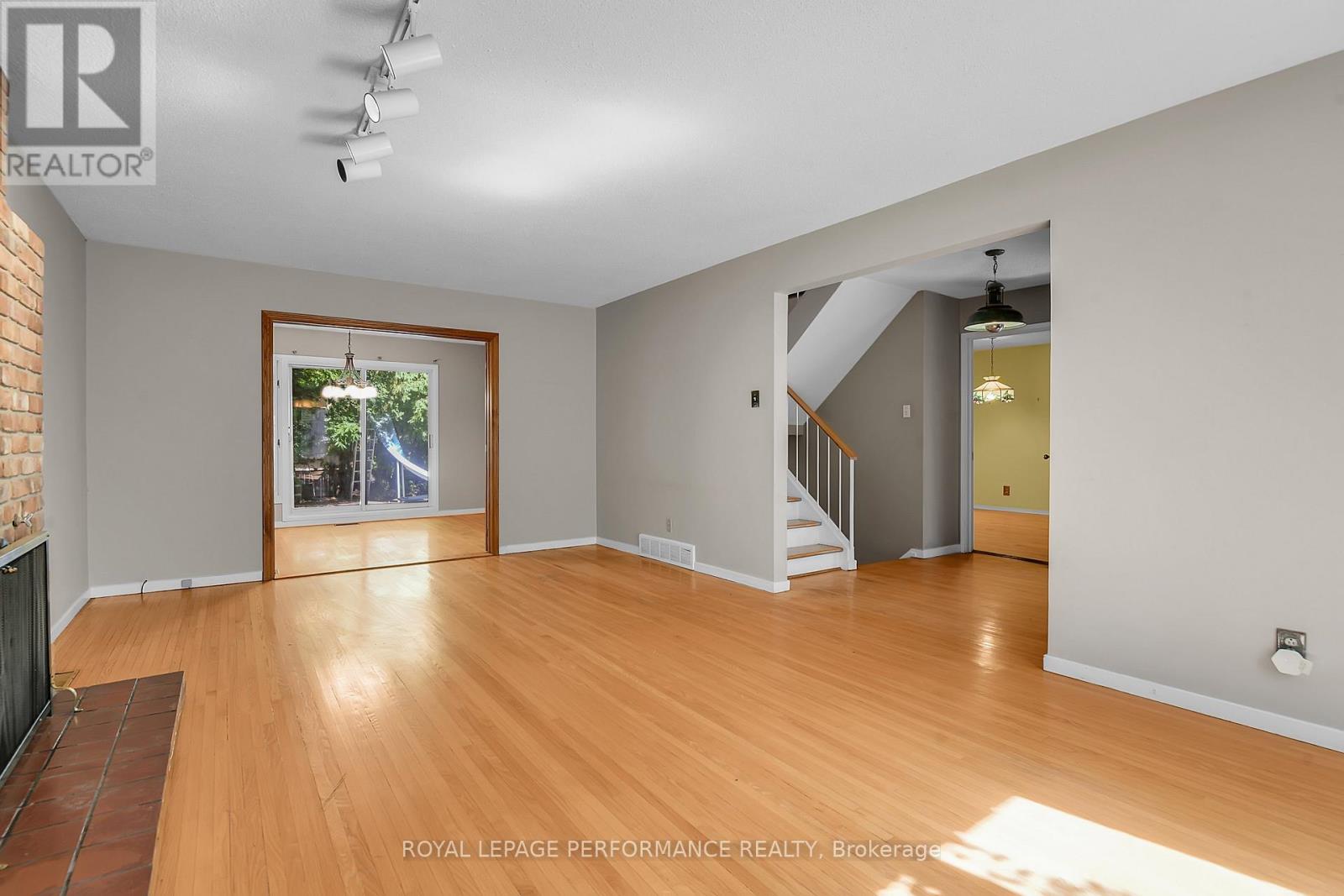 59 Leacock Drive, Ottawa, Ontario  K2K 1S4 - Photo 7 - X12404007
