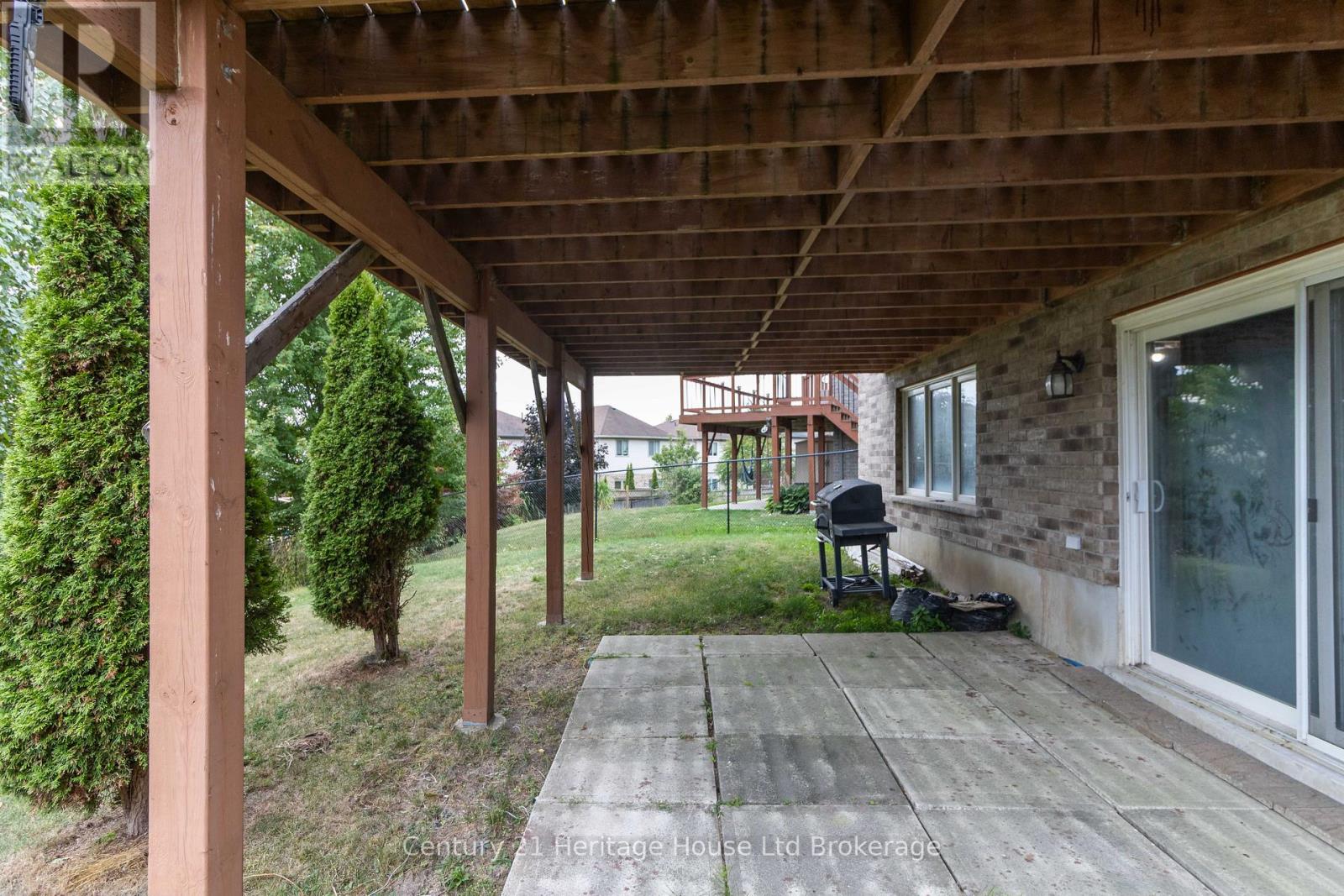 702 Frontenac Crescent, Woodstock, Ontario  N4V 0B1 - Photo 30 - X12403812