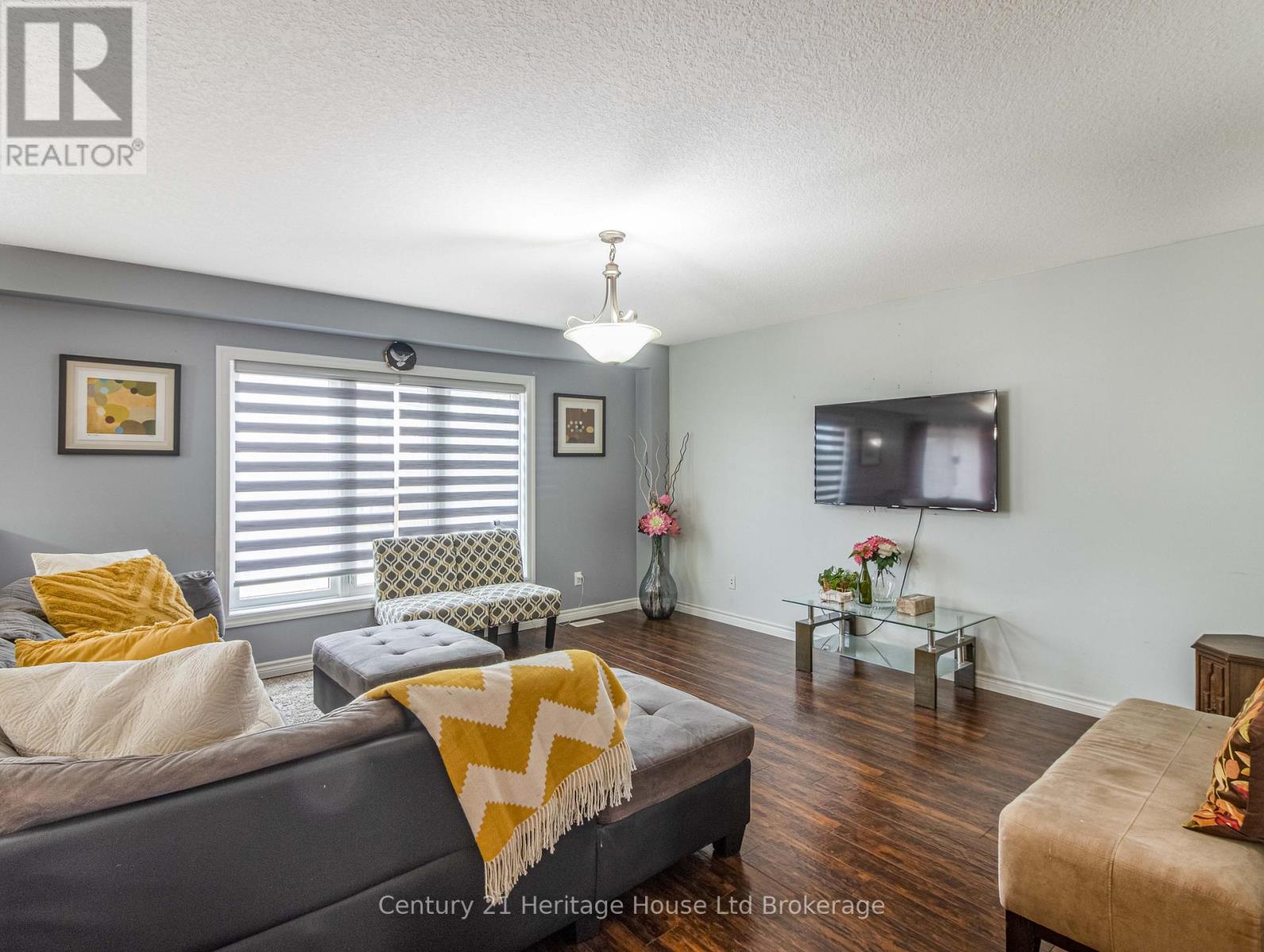 702 Frontenac Crescent, Woodstock, Ontario  N4V 0B1 - Photo 4 - X12403812