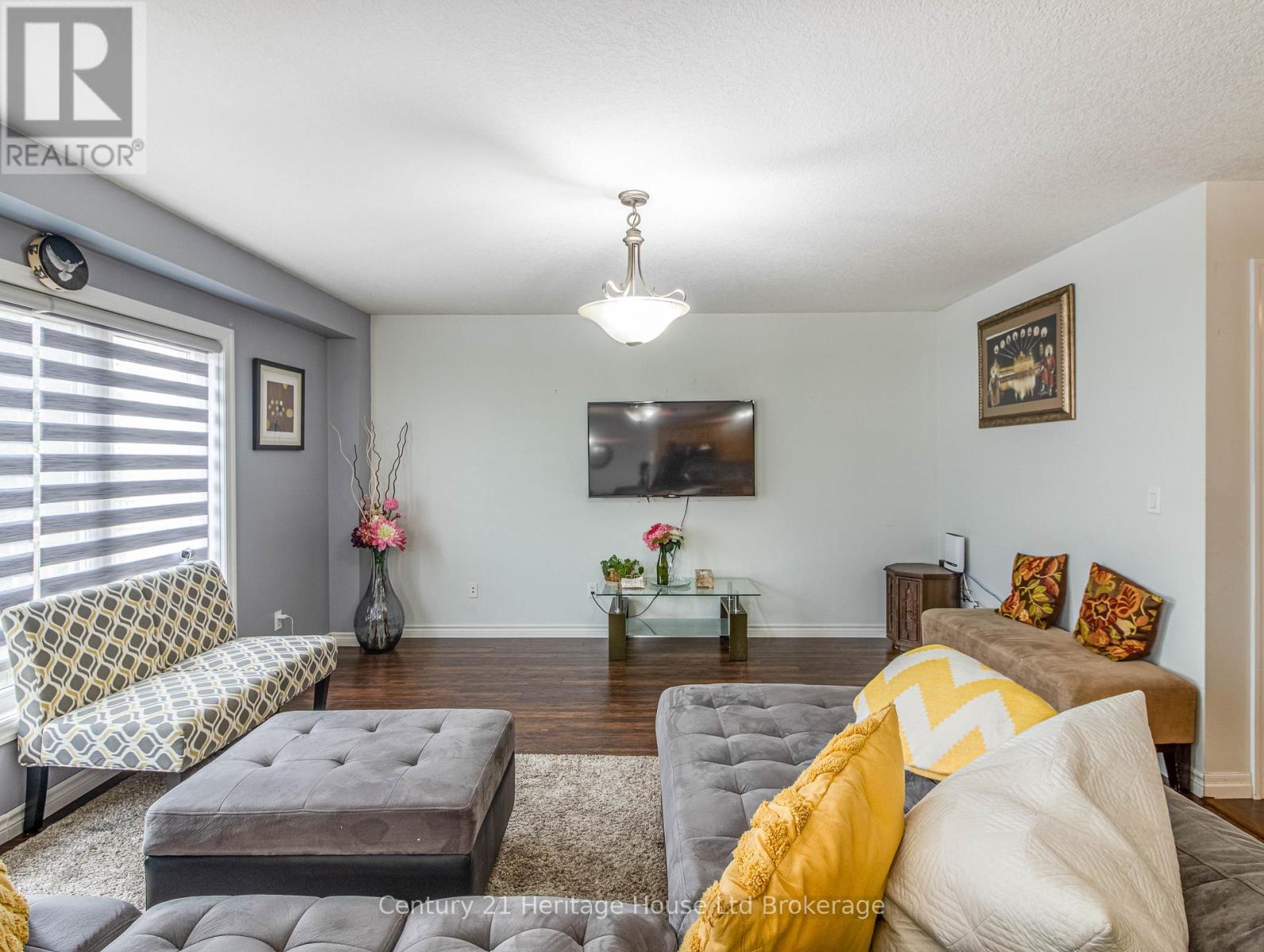 702 Frontenac Crescent, Woodstock, Ontario  N4V 0B1 - Photo 5 - X12403812
