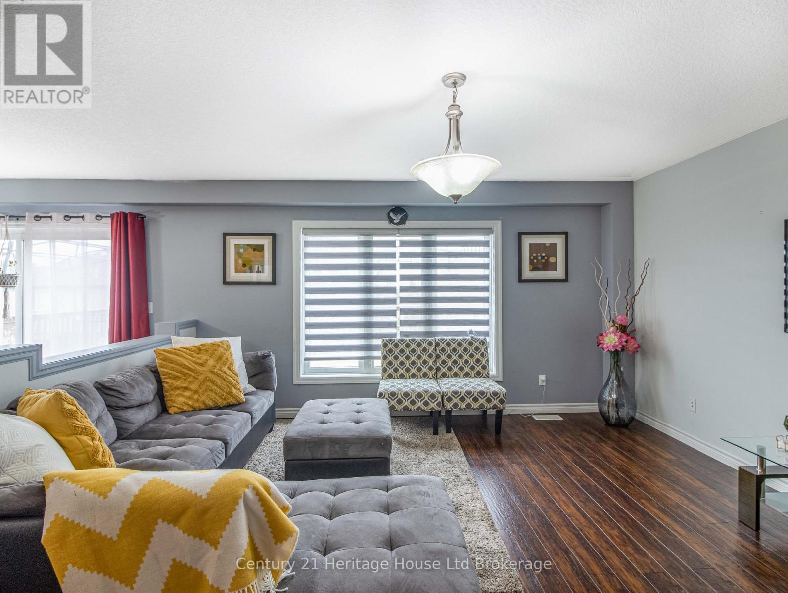 702 Frontenac Crescent, Woodstock, Ontario  N4V 0B1 - Photo 8 - X12403812