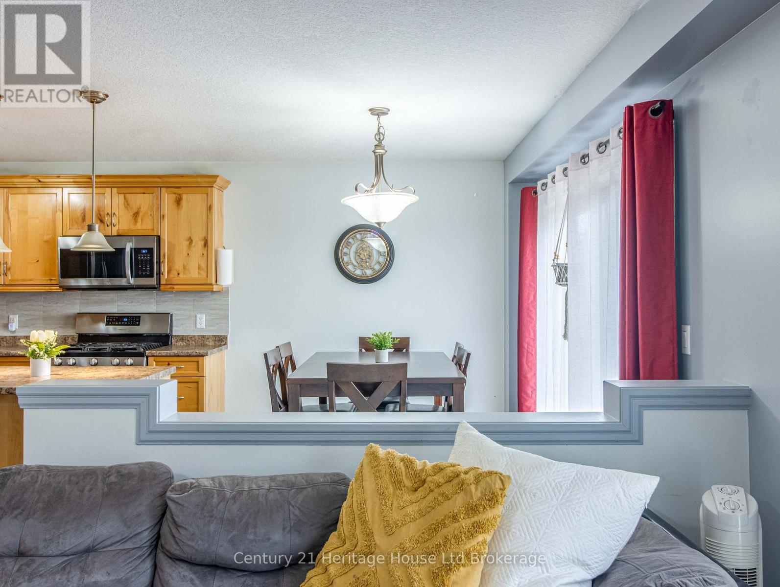 702 Frontenac Crescent, Woodstock, Ontario  N4V 0B1 - Photo 9 - X12403812