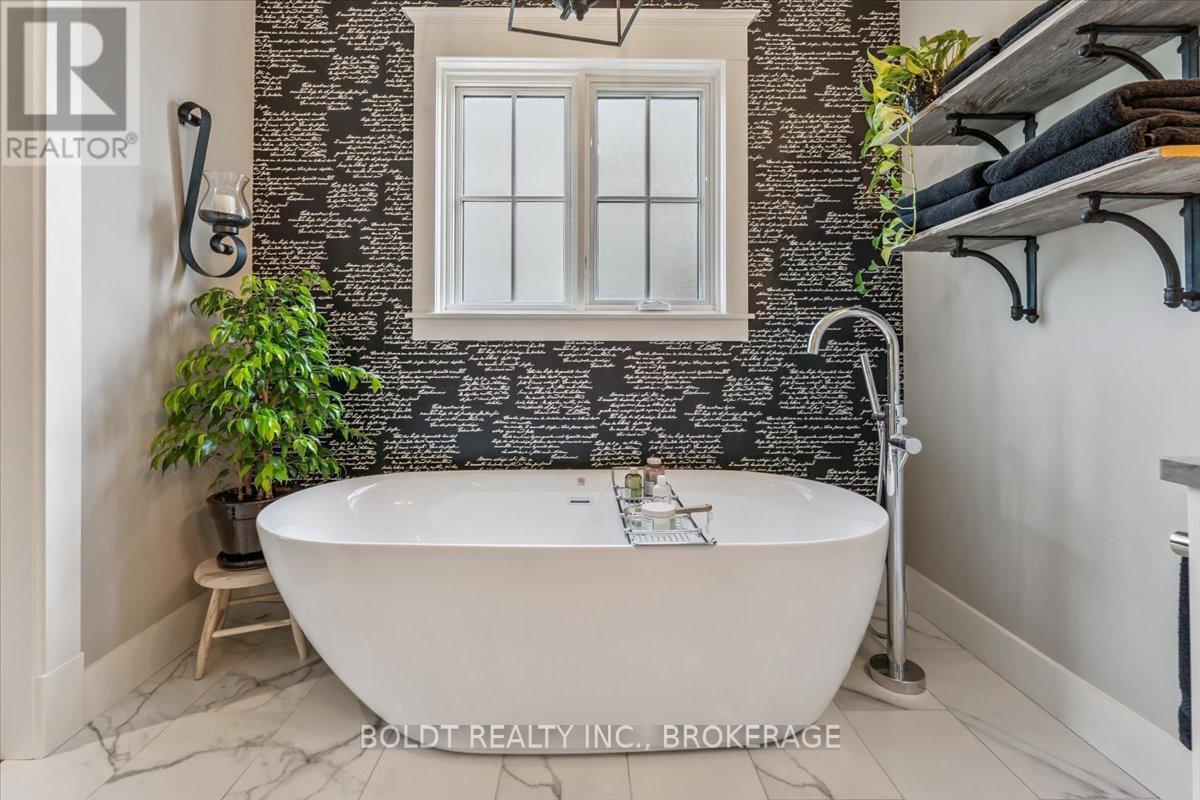 36 Philmori Boulevard, Pelham, Ontario  L0S 1E5 - Photo 28 - X12403859