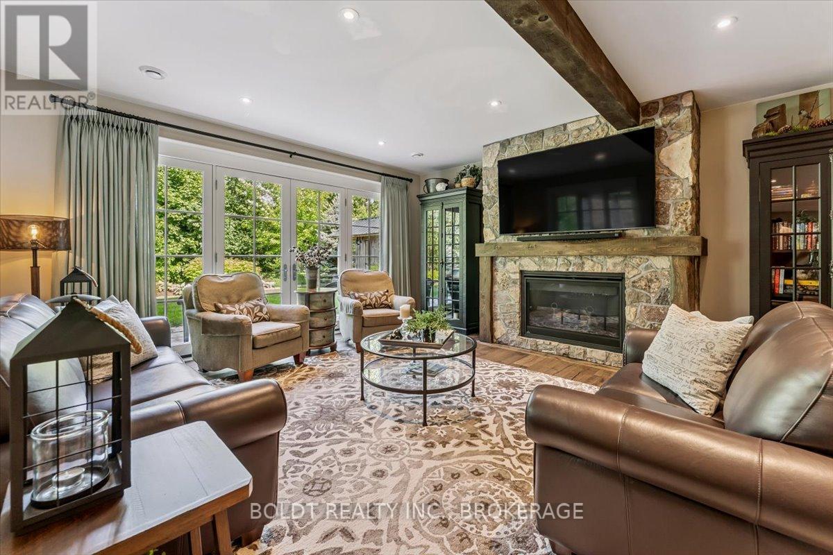 36 Philmori Boulevard, Pelham, Ontario  L0S 1E5 - Photo 33 - X12403859