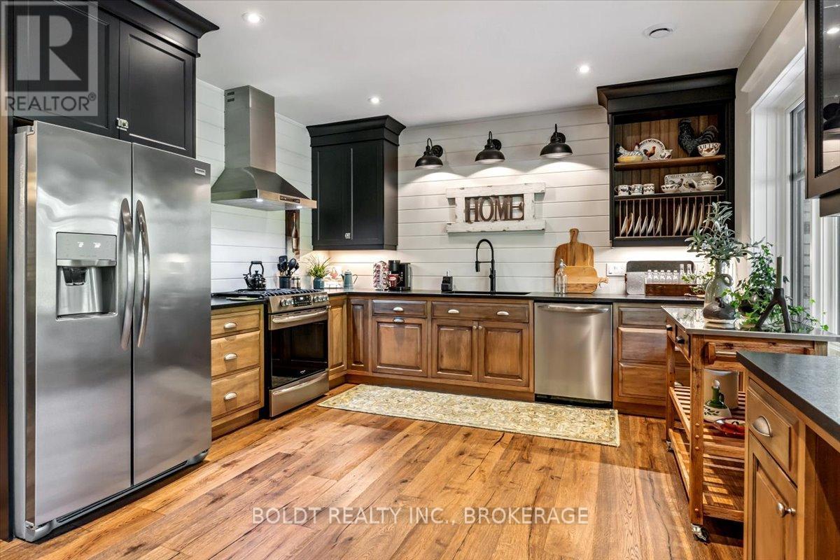 36 Philmori Boulevard, Pelham, Ontario  L0S 1E5 - Photo 35 - X12403859