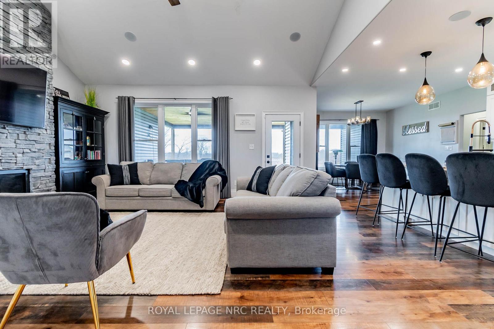 856 Lorraine Road, Port Colborne, Ontario  L3K 5V5 - Photo 3 - X12403877