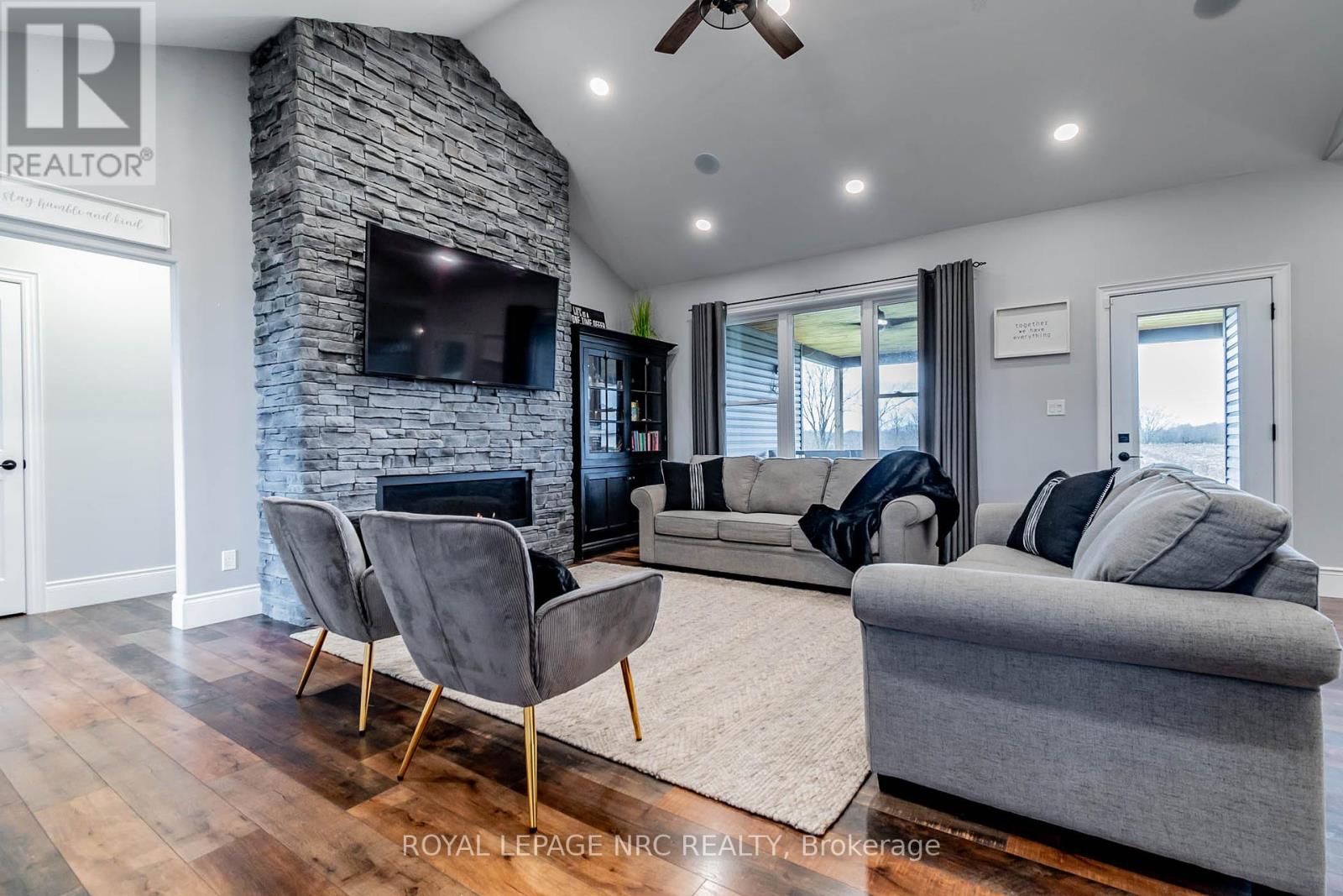 856 Lorraine Road, Port Colborne, Ontario  L3K 5V5 - Photo 4 - X12403877