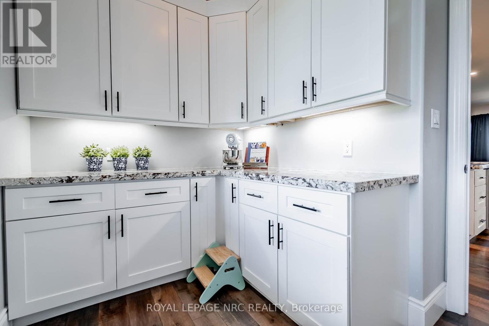 856 Lorraine Road, Port Colborne, Ontario  L3K 5V5 - Photo 7 - X12403877