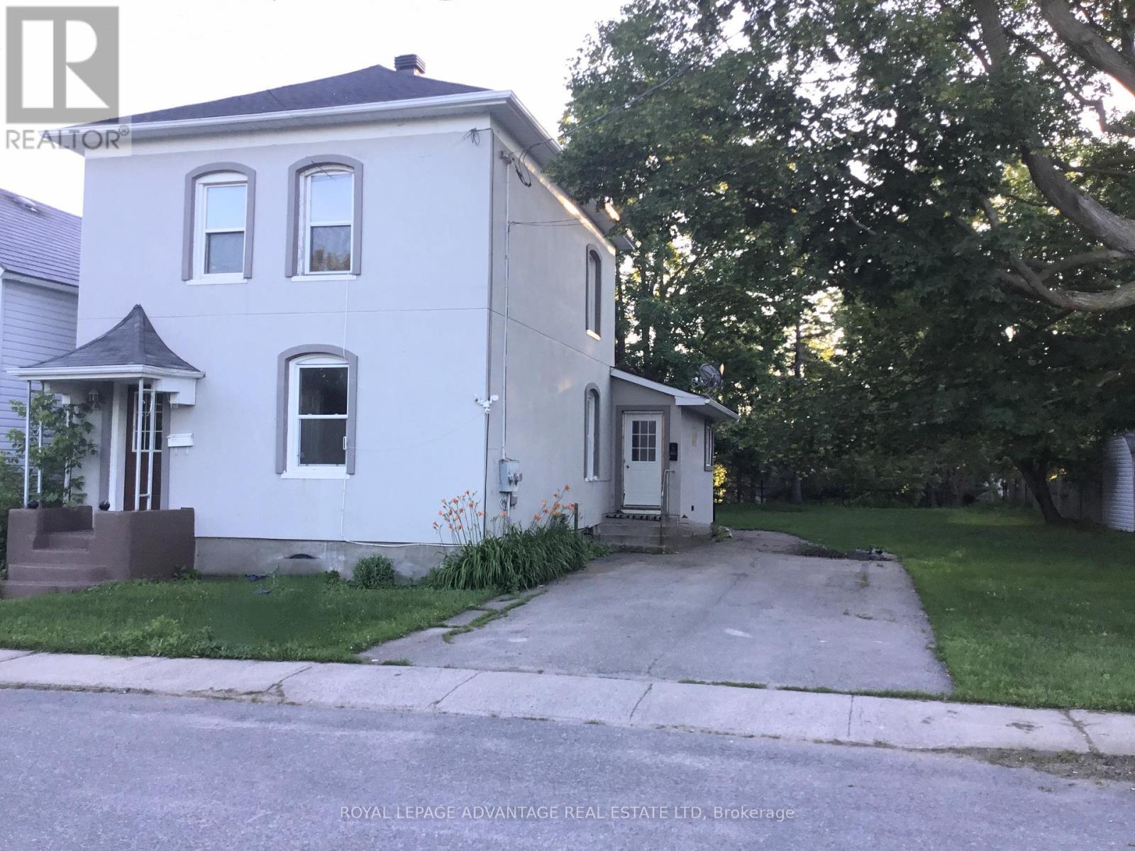 48 MONTAGUE STREET, Smiths Falls, Ontario