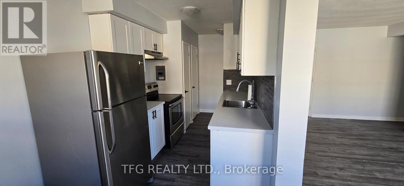 8 - 300 Montrave Avenue, Oshawa, Ontario  L1J 4S2 - Photo 2 - E12403962