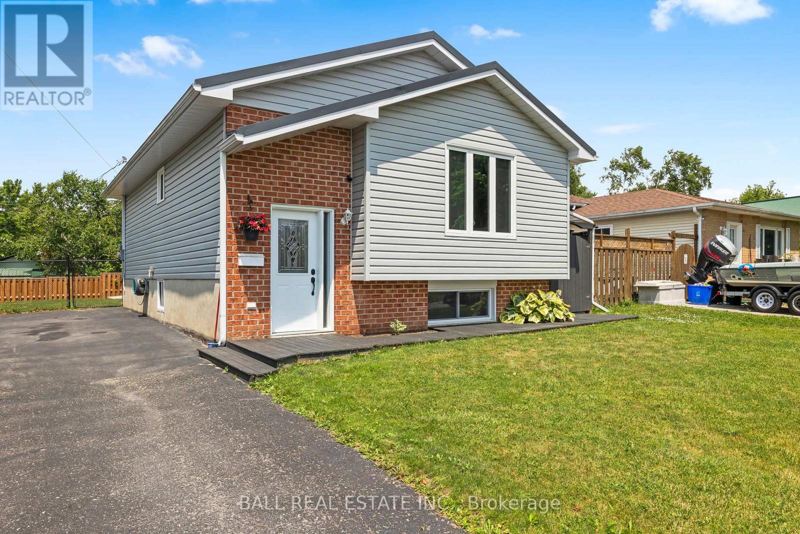 2 Hazel Street, Kawartha Lakes, Ontario  K9V 5M2 - Photo 1 - X12403925