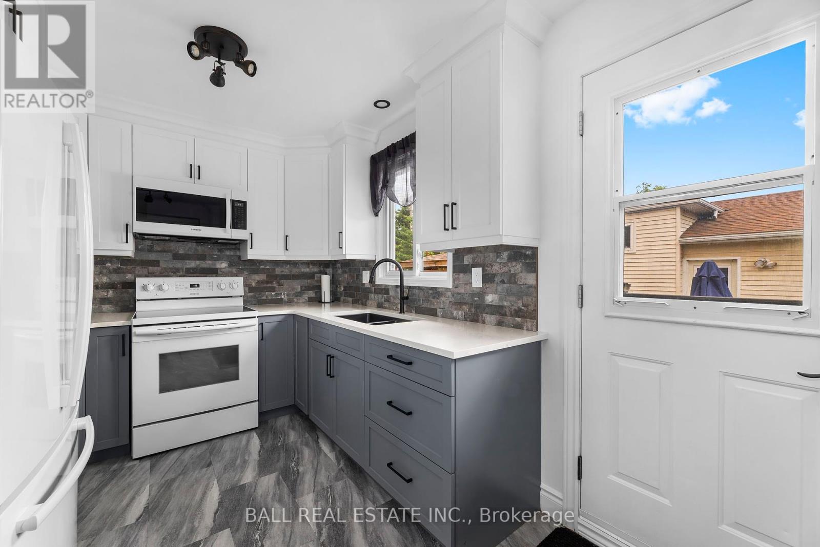 2 Hazel Street, Kawartha Lakes, Ontario  K9V 5M2 - Photo 21 - X12403925