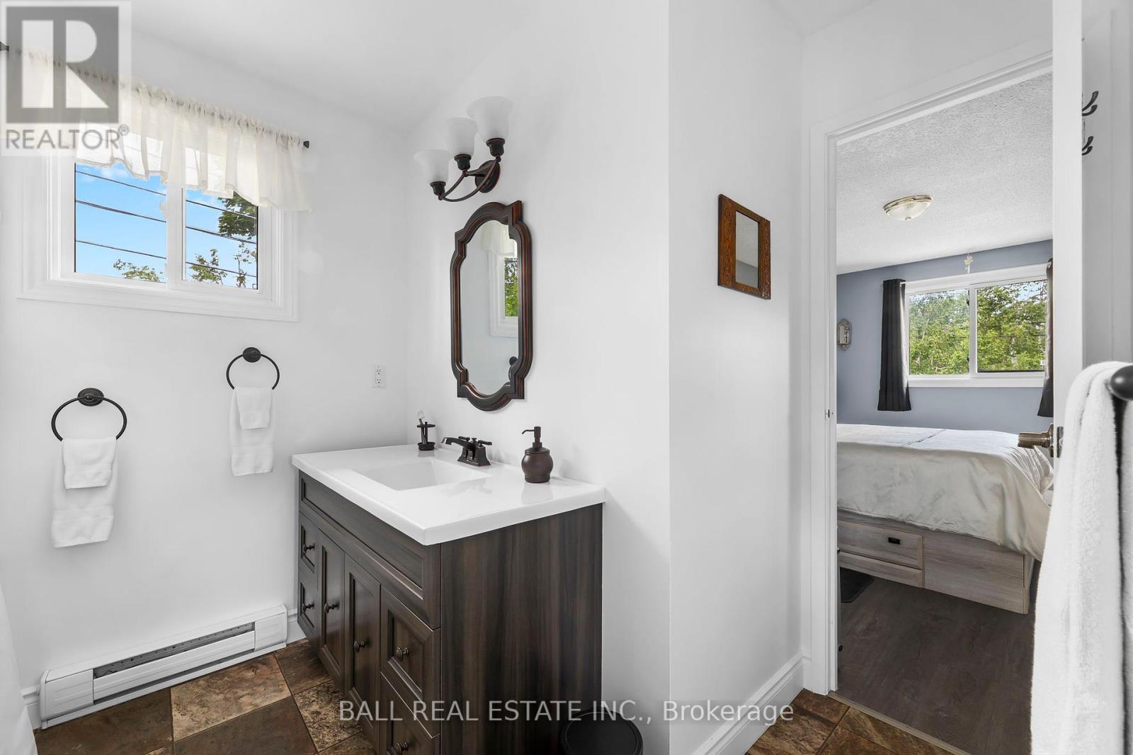 2 Hazel Street, Kawartha Lakes, Ontario  K9V 5M2 - Photo 25 - X12403925