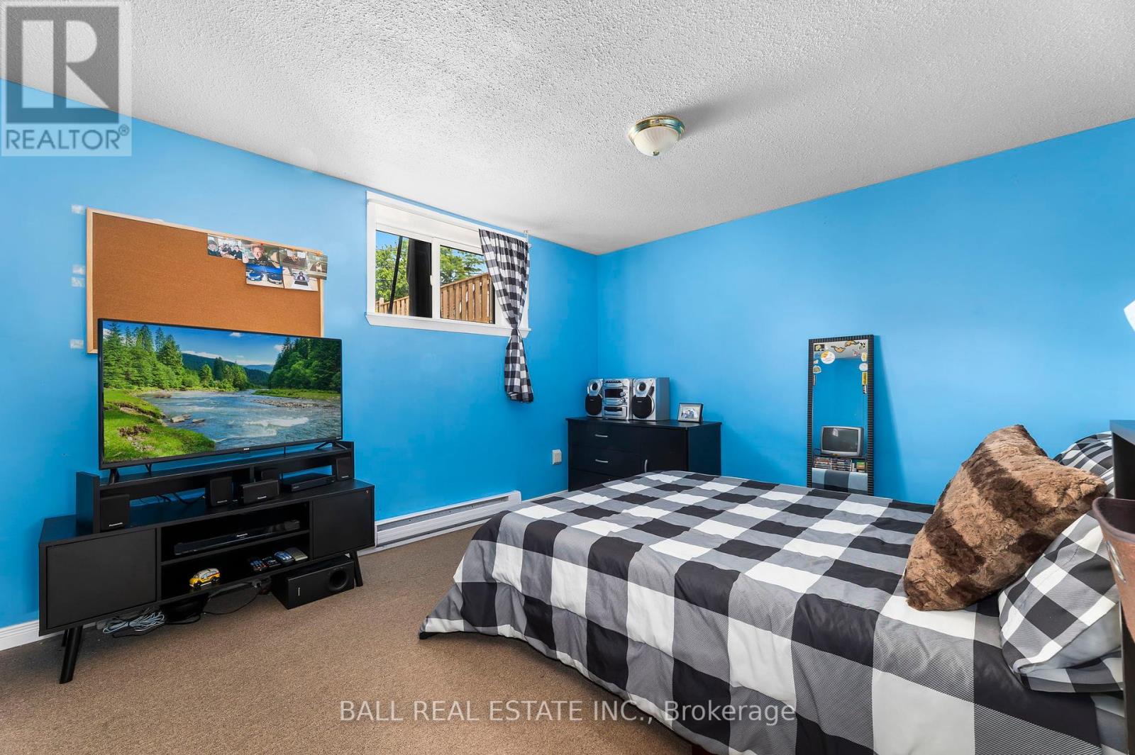 2 Hazel Street, Kawartha Lakes, Ontario  K9V 5M2 - Photo 32 - X12403925