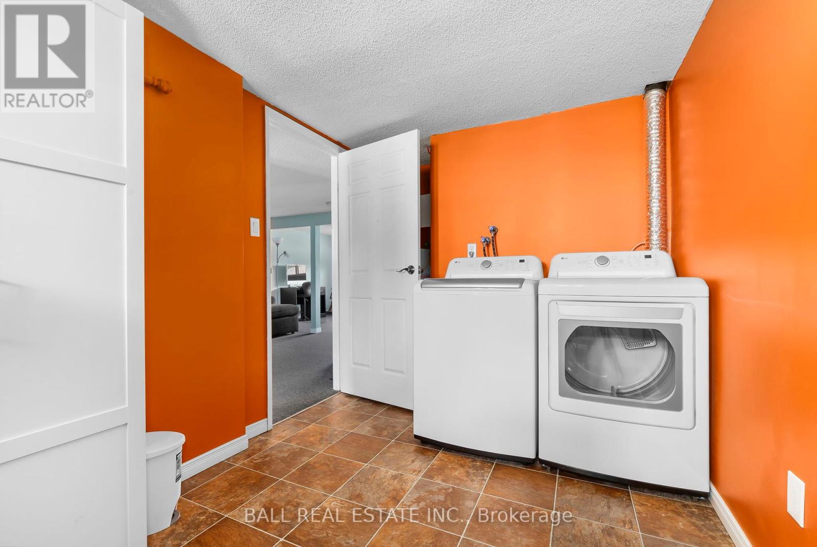 2 Hazel Street, Kawartha Lakes, Ontario  K9V 5M2 - Photo 34 - X12403925