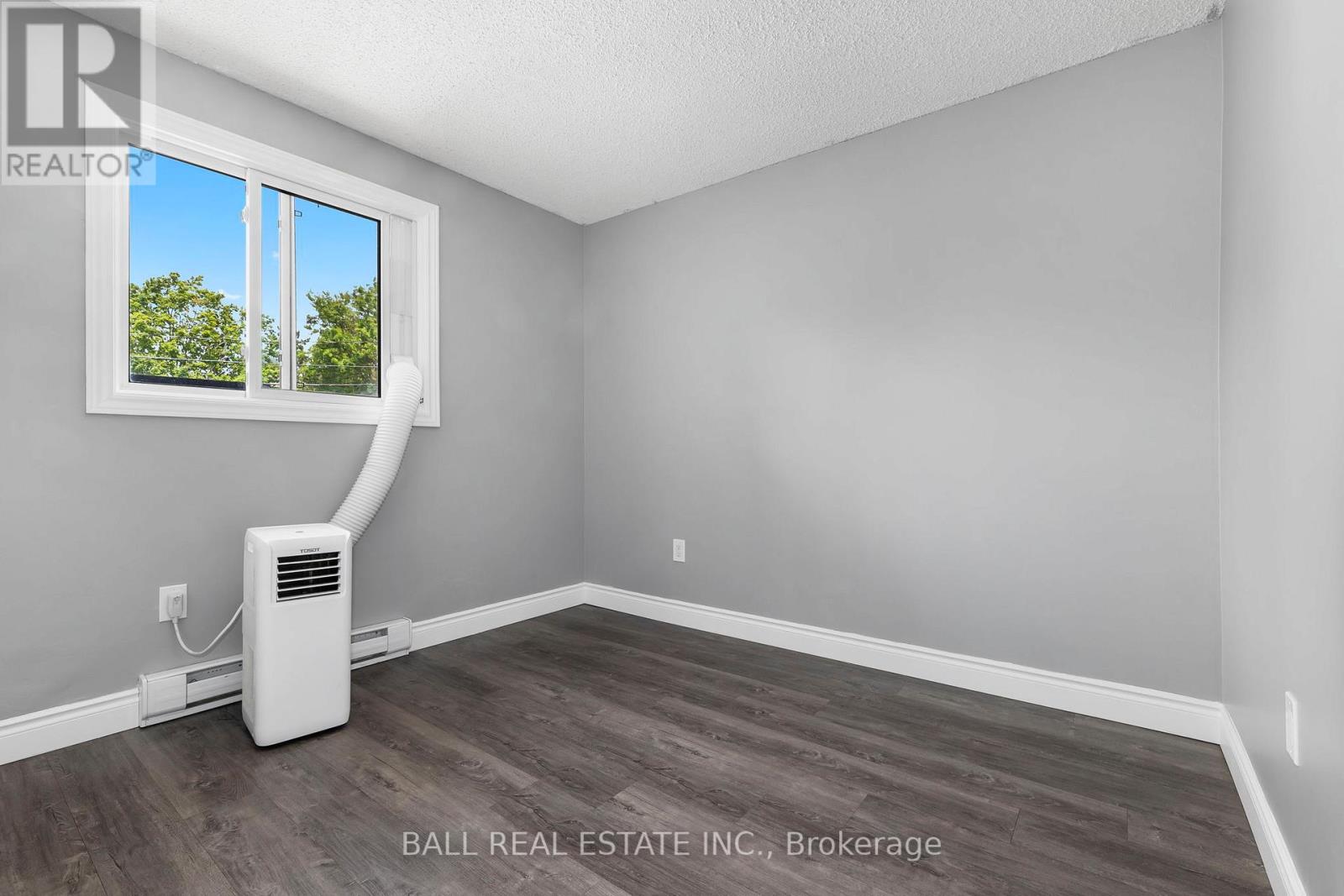 2 Hazel Street, Kawartha Lakes, Ontario  K9V 5M2 - Photo 37 - X12403925