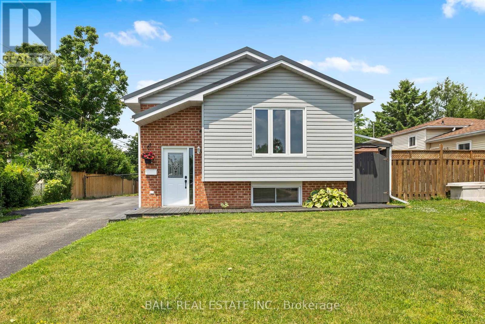 2 Hazel Street, Kawartha Lakes, Ontario  K9V 5M2 - Photo 4 - X12403925