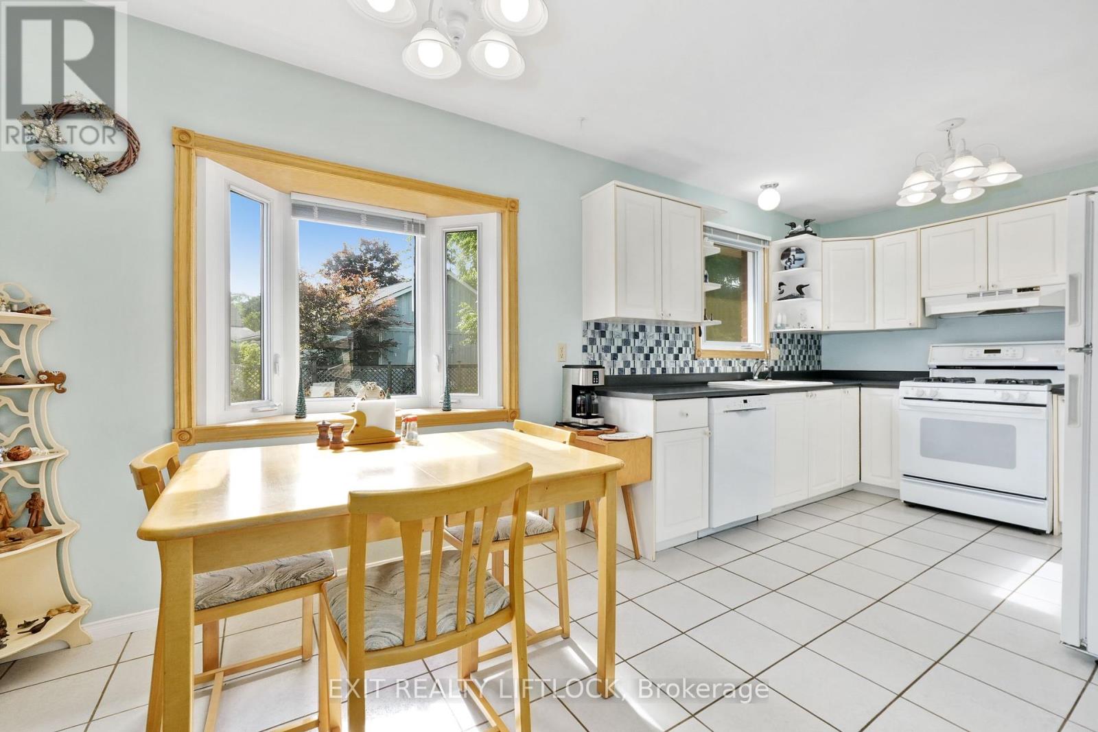 12 Victoria Avenue, Smith-Ennismore-Lakefield (Lakefield), Ontario  K0L 2H0 - Photo 10 - X12403946