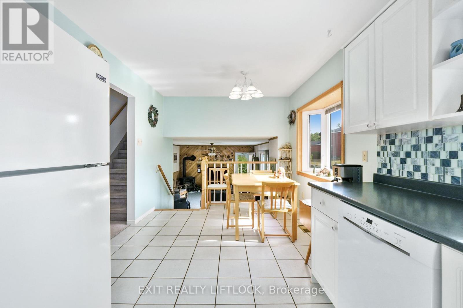 12 Victoria Avenue, Smith-Ennismore-Lakefield (Lakefield), Ontario  K0L 2H0 - Photo 11 - X12403946