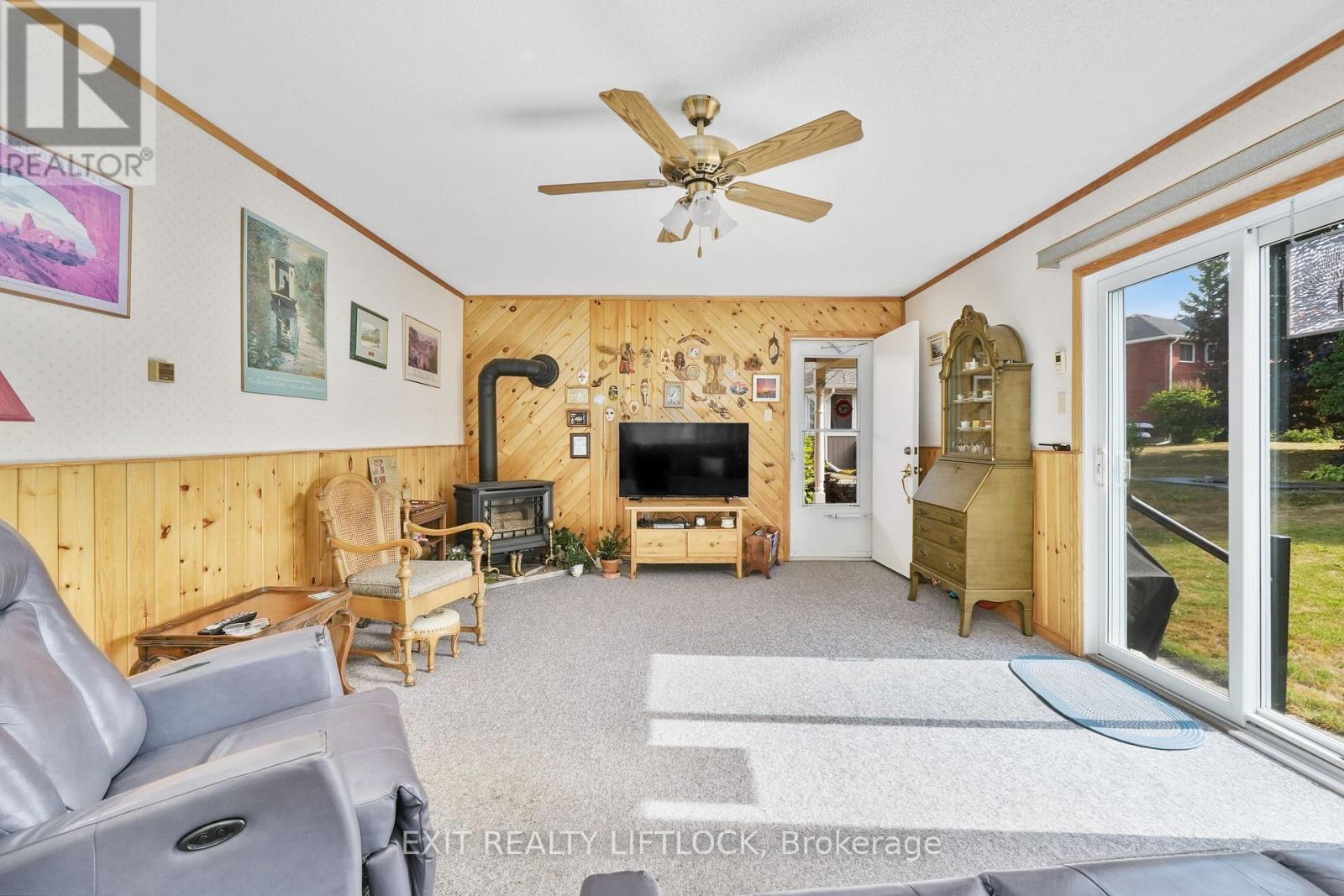 12 Victoria Avenue, Smith-Ennismore-Lakefield (Lakefield), Ontario  K0L 2H0 - Photo 13 - X12403946