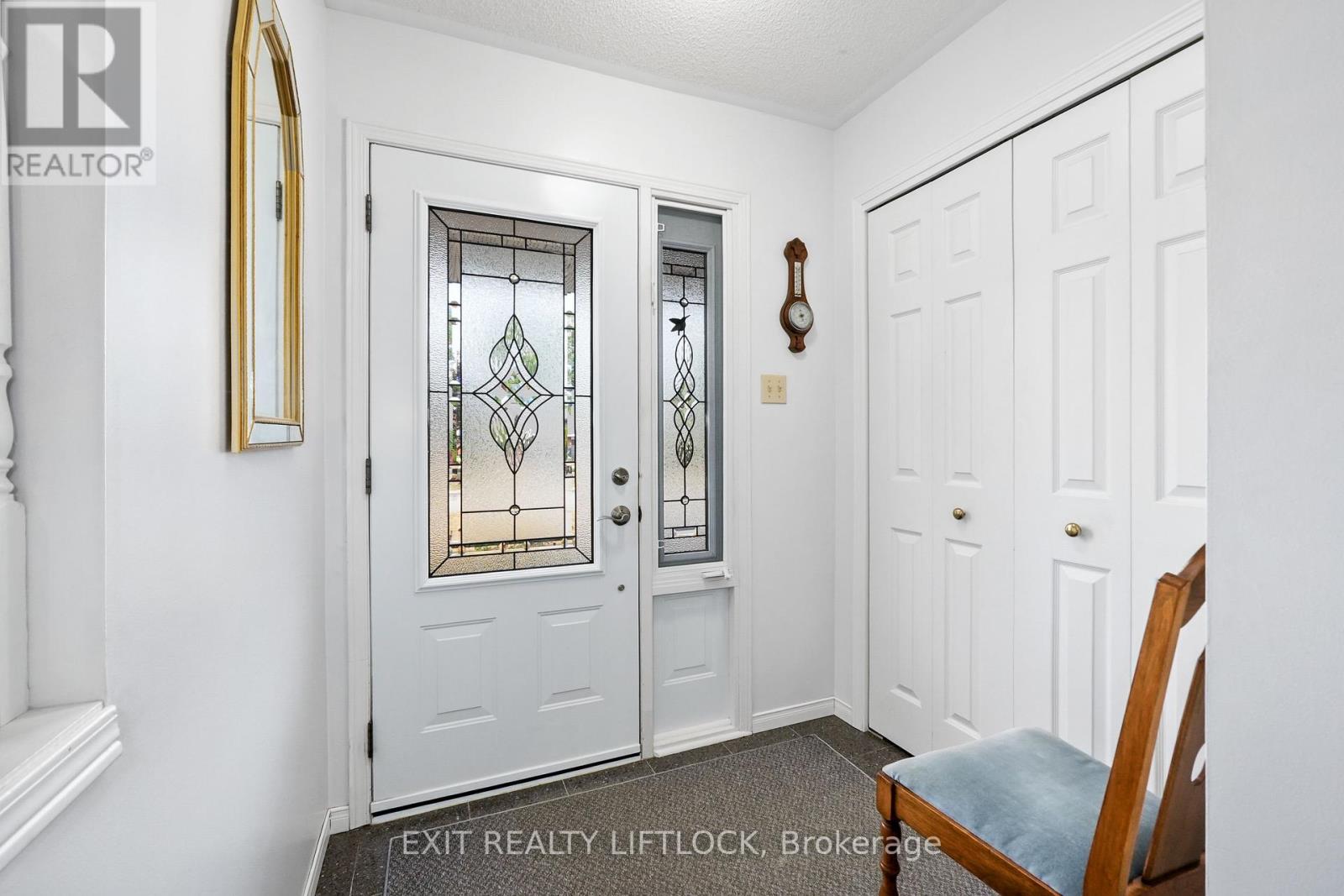 12 Victoria Avenue, Smith-Ennismore-Lakefield (Lakefield), Ontario  K0L 2H0 - Photo 4 - X12403946