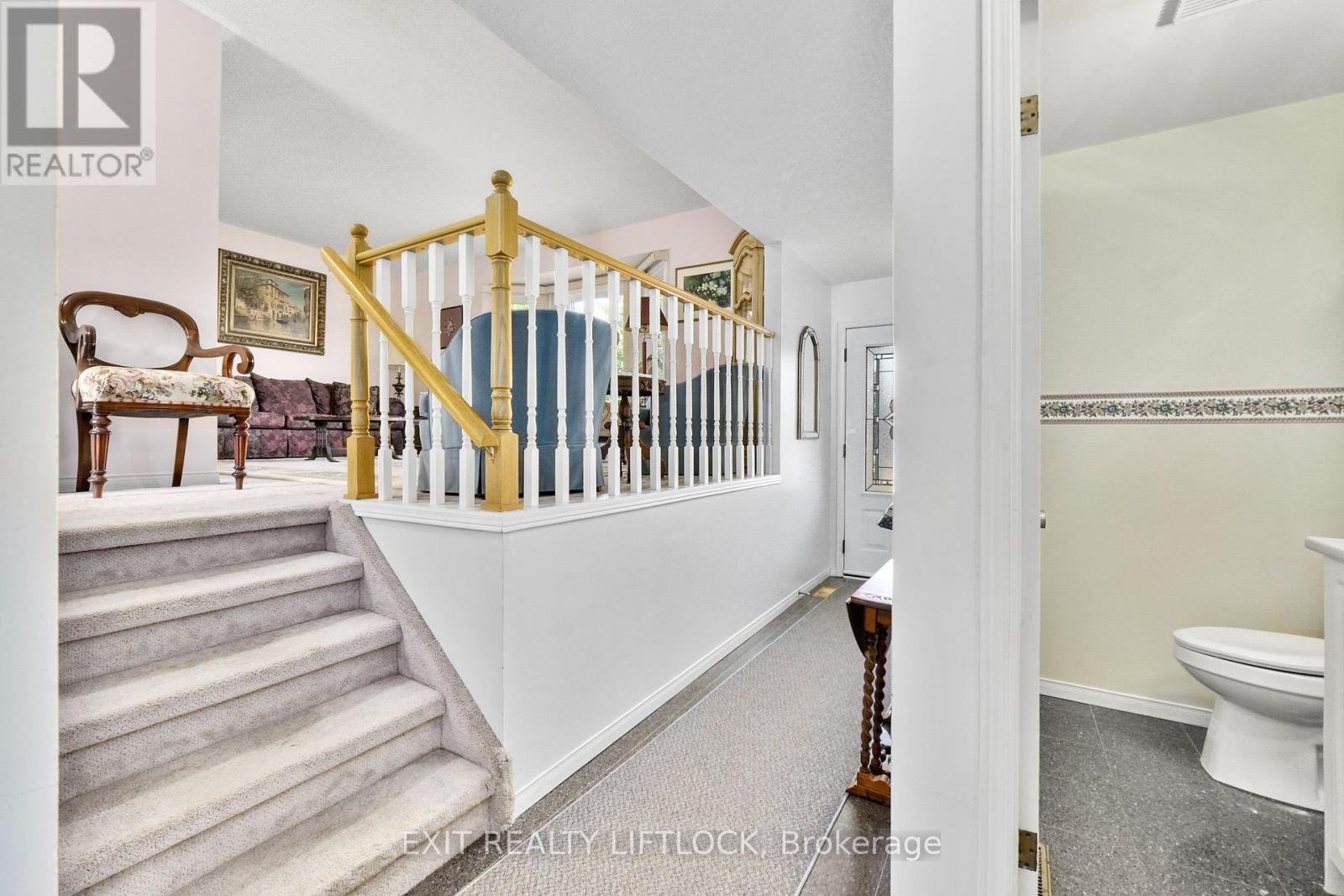 12 Victoria Avenue, Smith-Ennismore-Lakefield (Lakefield), Ontario  K0L 2H0 - Photo 5 - X12403946