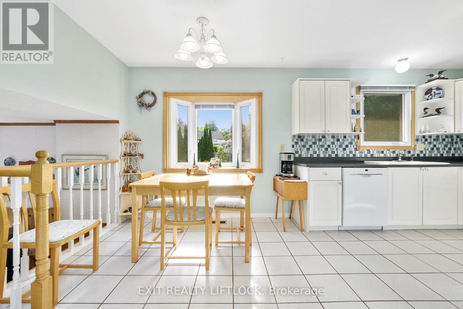 12 Victoria Avenue, Smith-Ennismore-Lakefield (Lakefield), Ontario  K0L 2H0 - Photo 9 - X12403946