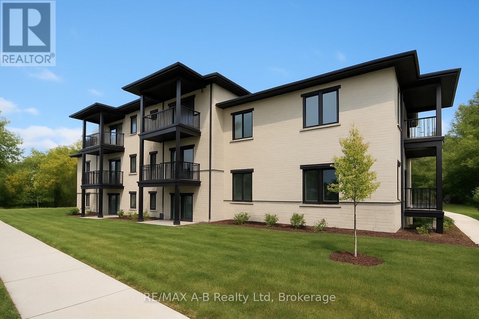 #5 - 428 Queen Street W, St. Marys, Ontario  N4X 1C4 - Photo 1 - X12403971