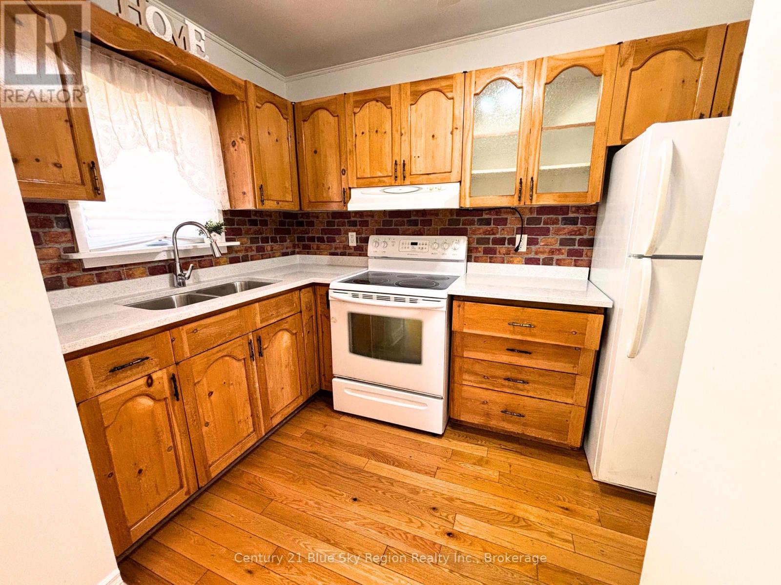 695 High Street, North Bay, Ontario  P1B 6R9 - Photo 5 - X12403918