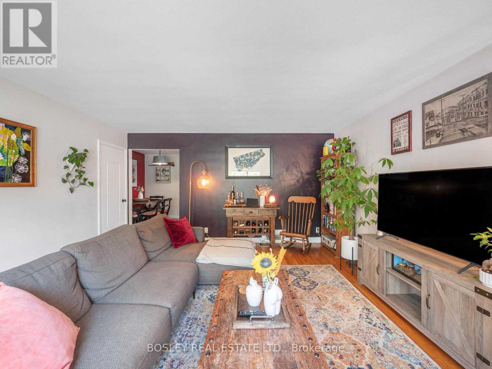9 Love Crescent, Toronto, Ontario  M4E 1V6 - Photo 12 - E12403710