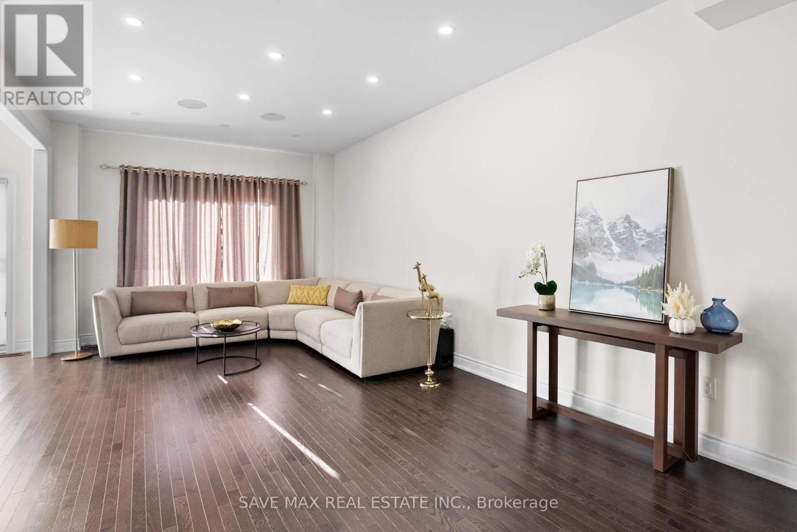 163 SUTHERLAND AVENUE, Bradford West Gwillimbury, Ontario