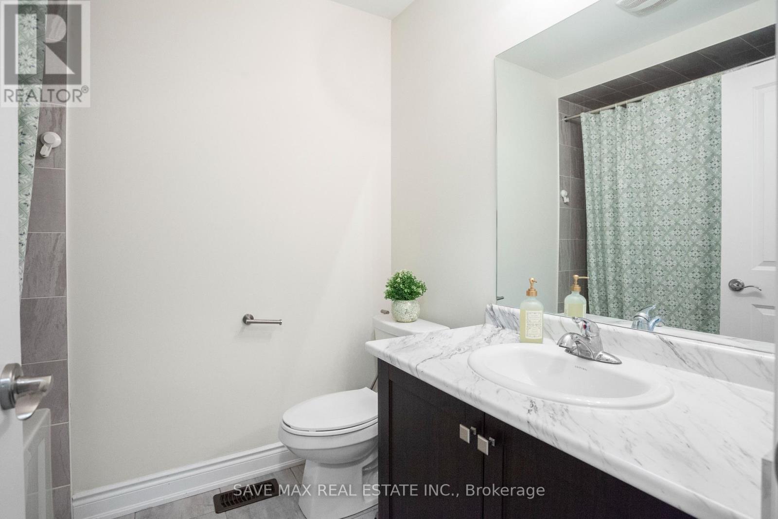 163 Sutherland Avenue, Bradford West Gwillimbury, Ontario  L3Z 4H6 - Photo 12 - N12403687