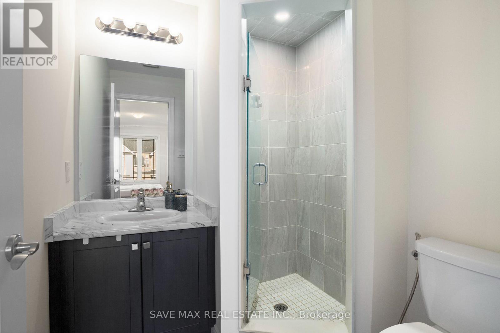 163 Sutherland Avenue, Bradford West Gwillimbury, Ontario  L3Z 4H6 - Photo 13 - N12403687