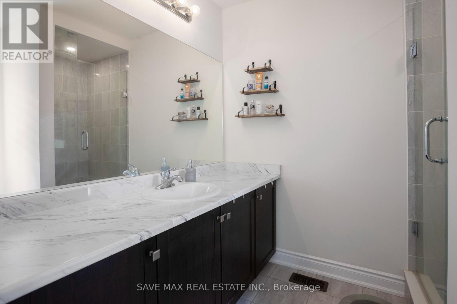 163 Sutherland Avenue, Bradford West Gwillimbury, Ontario  L3Z 4H6 - Photo 17 - N12403687