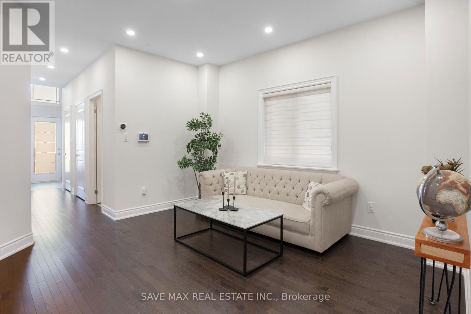 163 Sutherland Avenue, Bradford West Gwillimbury, Ontario  L3Z 4H6 - Photo 6 - N12403687