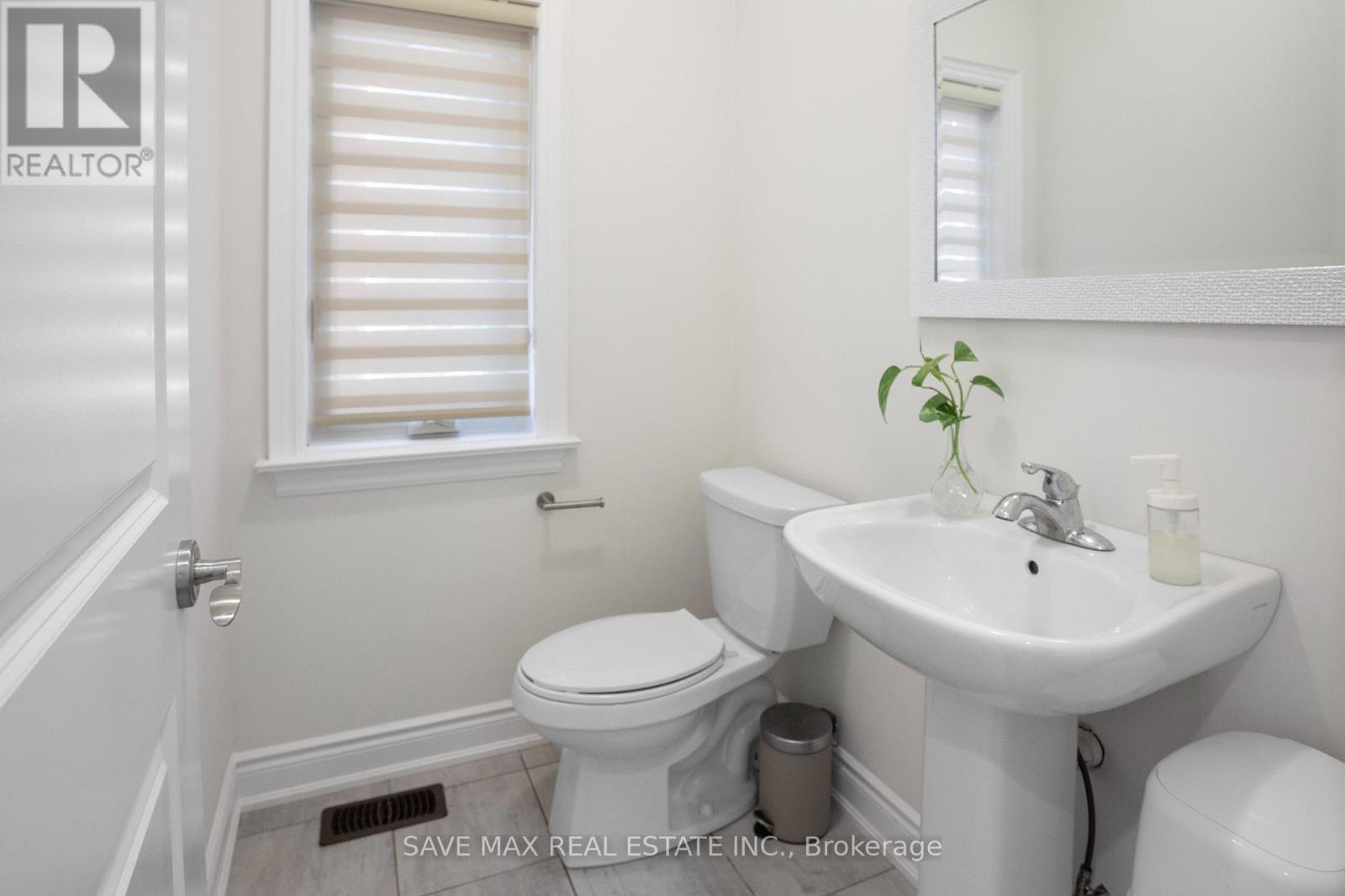 163 Sutherland Avenue, Bradford West Gwillimbury, Ontario  L3Z 4H6 - Photo 8 - N12403687
