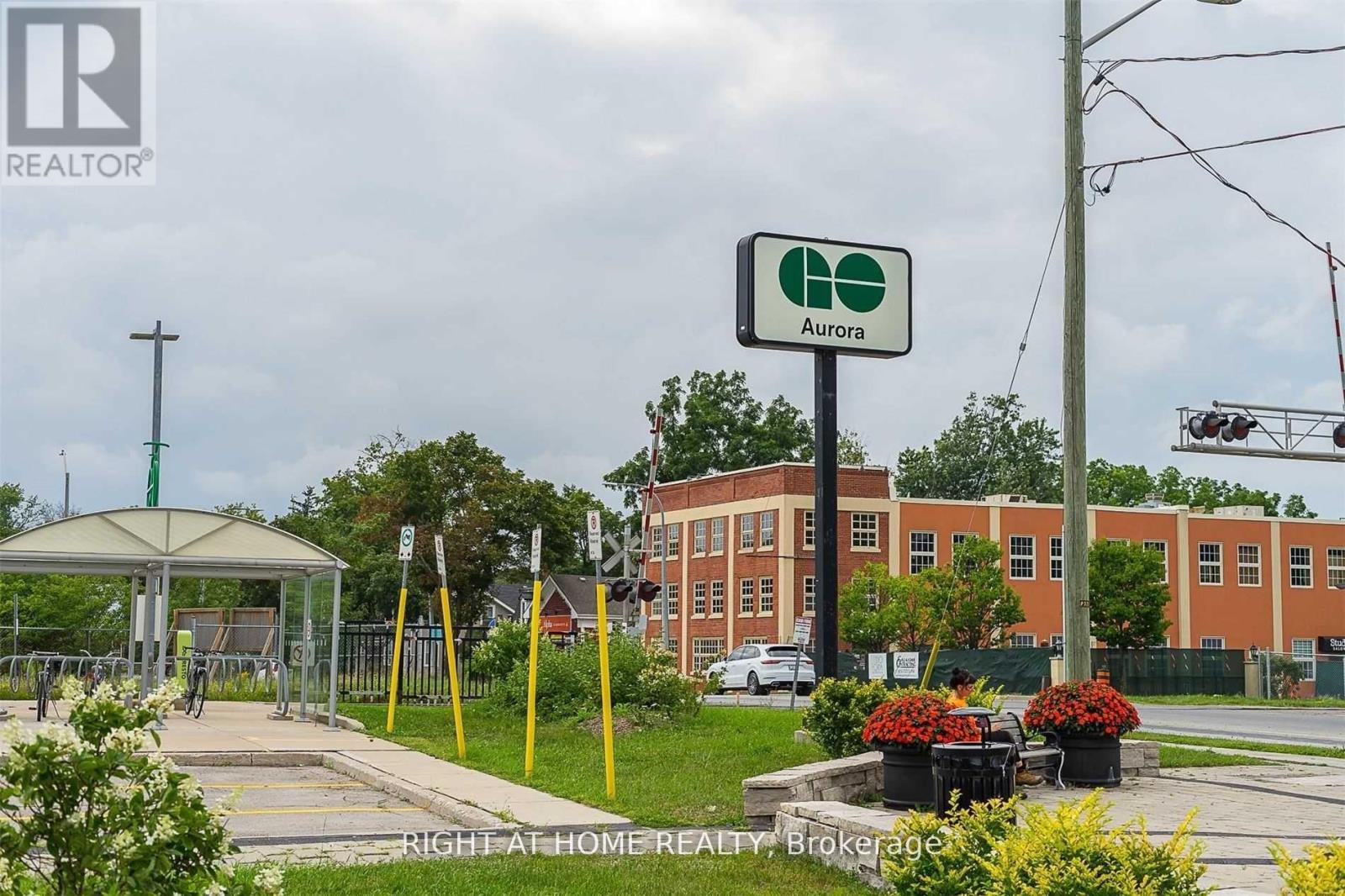 Upstairs - 118 Wellington Street E, Aurora, Ontario  L4G 1J1 - Photo 2 - N12403769