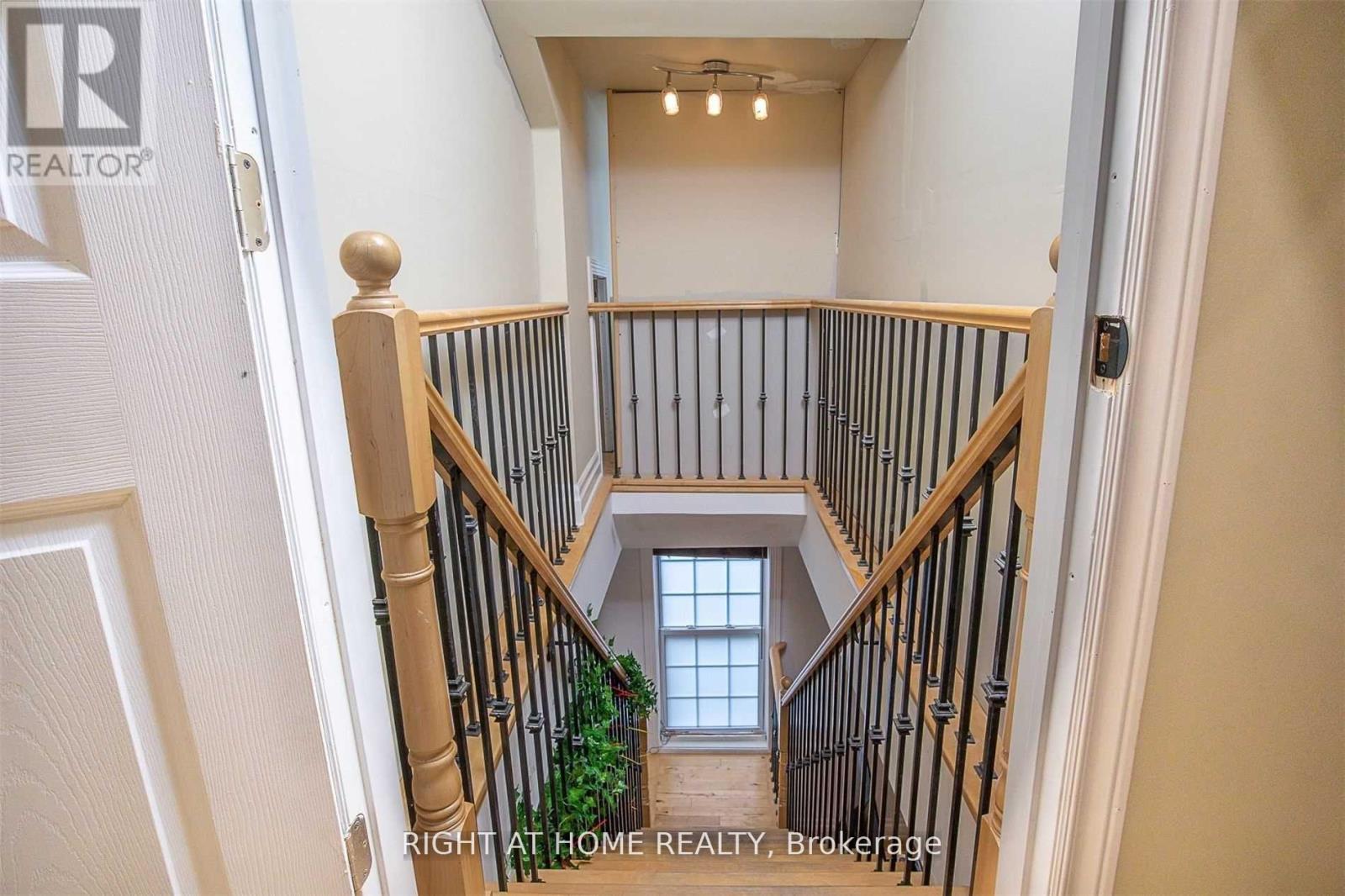 Upstairs - 118 Wellington Street E, Aurora, Ontario  L4G 1J1 - Photo 5 - N12403769