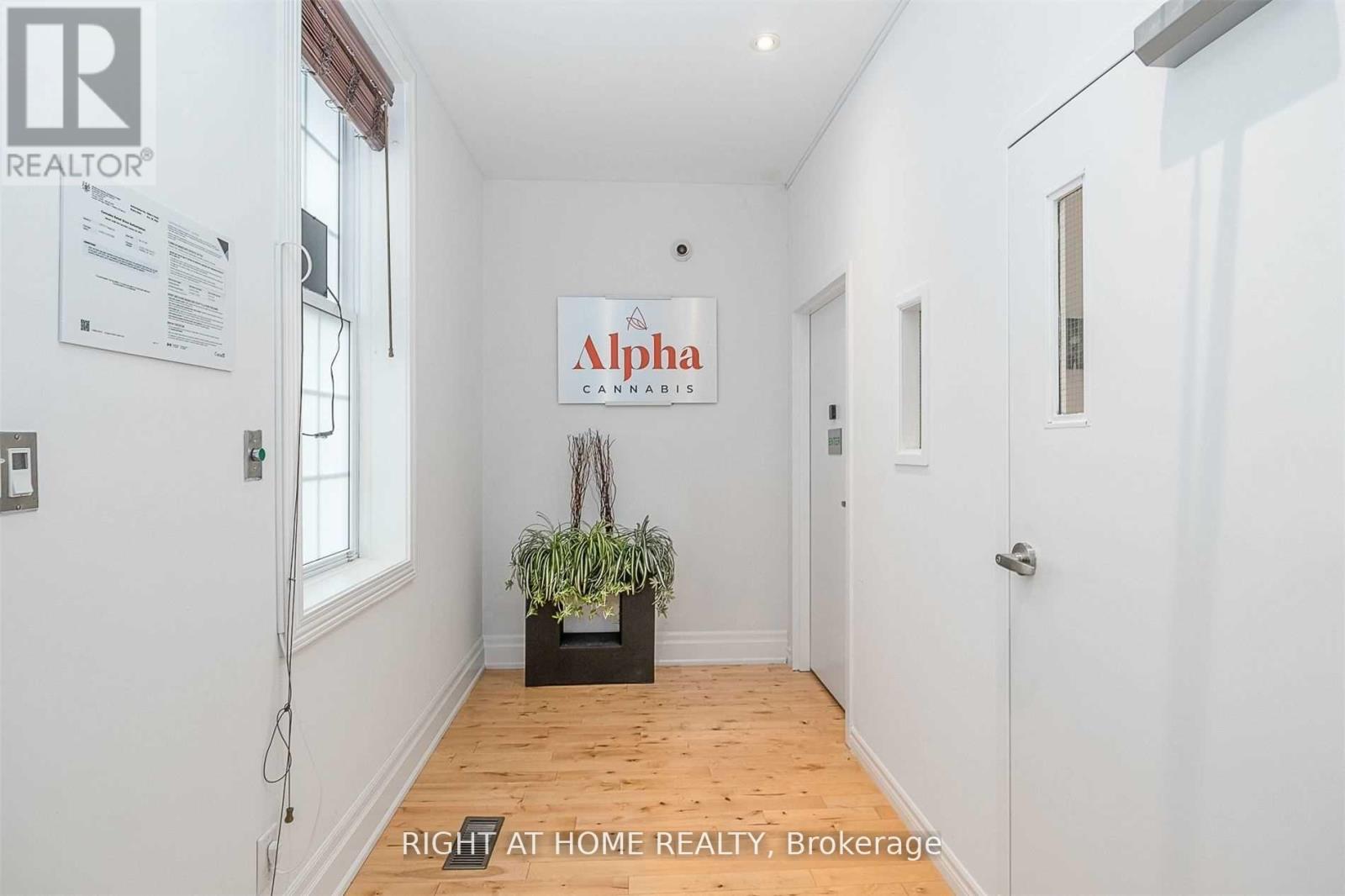Upstairs - 118 Wellington Street E, Aurora, Ontario  L4G 1J1 - Photo 7 - N12403769